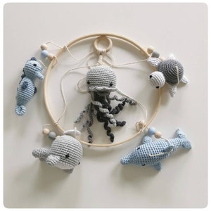 Mobile baby with crocheted sea creatures, hanging mobile, baby room mobile, amigurumi, dolphin, jellyfish, turtle, whale