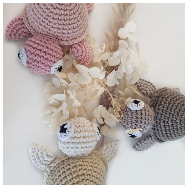 Baby Rassel Amigurumi Handmade Gehäkelt Schildkröte Taufgeschenk Babymobile Babyrassel Babyparty