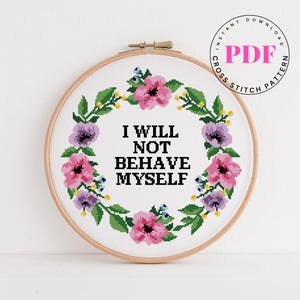 Puede incluir: Un letrero de madera rústica con el texto "Welcome to our home" en un estilo manuscrito. El letrero presenta un acabado envejecido y un diseño simple y acogedor, perfecto para un porche o entrada.
