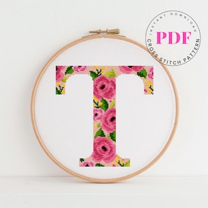 花文字TのクロスステッチパターンPDF | モノグラムアルファベット刺繍デザイン | ギフトや保育園用の花柄イニシャルTフープをすぐにダウンロード