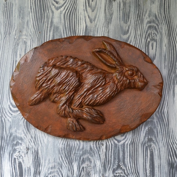 Running hare wall plaque - Rust effect
