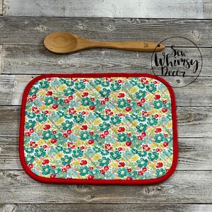 Quilted Casserole Hot Pad: Floral Print Cotton Trivet (16x12 inch)