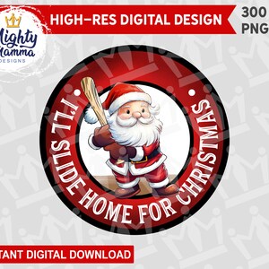 Pode incluir: Um círculo vermelho com uma borda branca e o texto "I'll Slide Home For Christmas" ao redor da borda. No centro, há uma imagem de desenho animado do Papai Noel segurando um taco de beisebol.