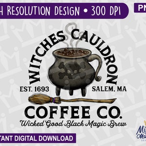 Puede incluir: Una ilustración en blanco y negro de un caldero con una calavera y huesos cruzados, vapor que sale de la parte superior y granos de café en su interior. El texto "Witches Cauldron Coffee Co." está escrito alrededor del caldero, con el texto "Est. 1693" y "Salem, MA" debajo del caldero. El texto "Wicked Good Black Magic Brew" está escrito debajo del nombre de la empresa.