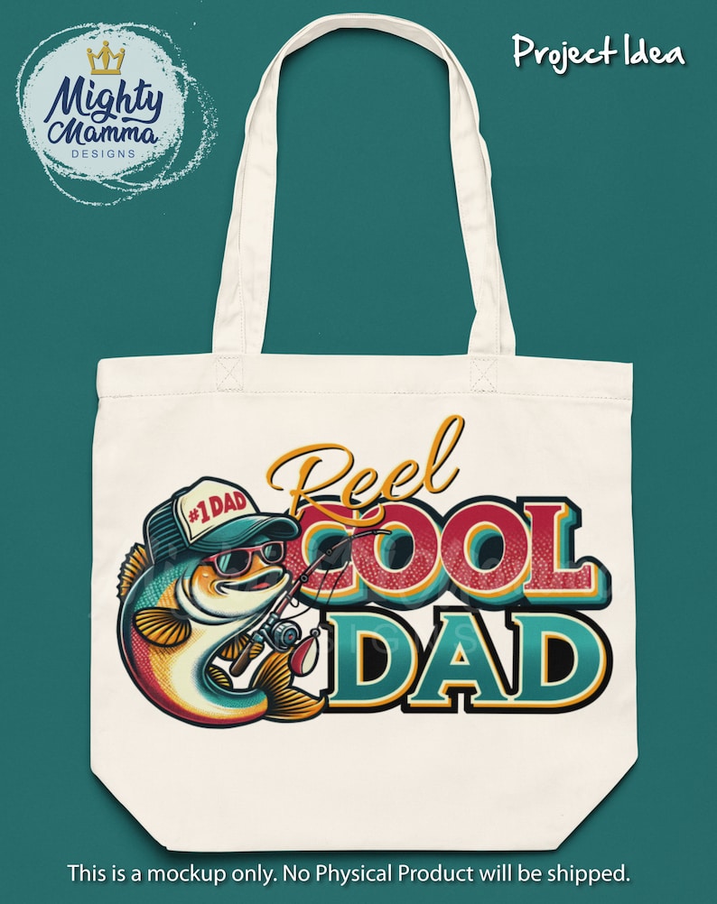 Peut inclure: Un sac fourre-tout blanc avec un poisson de dessin anim&eacute; portant des lunettes de soleil et un chapeau qui dit "#1 Dad". Le poisson tient une canne &agrave; p&ecirc;che et le texte "Reel Cool Dad" est en grandes lettres color&eacute;es.