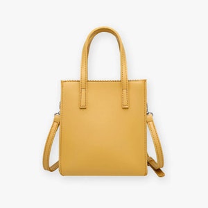 Structured cross body bag in yellow