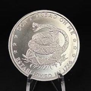 Don&#39;t Tread on Me - I Troy oz .999 Pure Silver Round