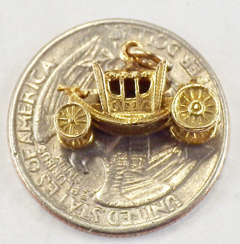 Vintage 9K Yellow Gold 3-D Princess Carriage Charm Pendant wCupids