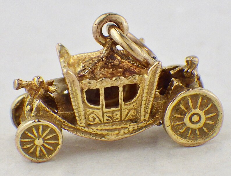 Vintage 9K Yellow Gold 3-D Princess Carriage Charm Pendant wCupids