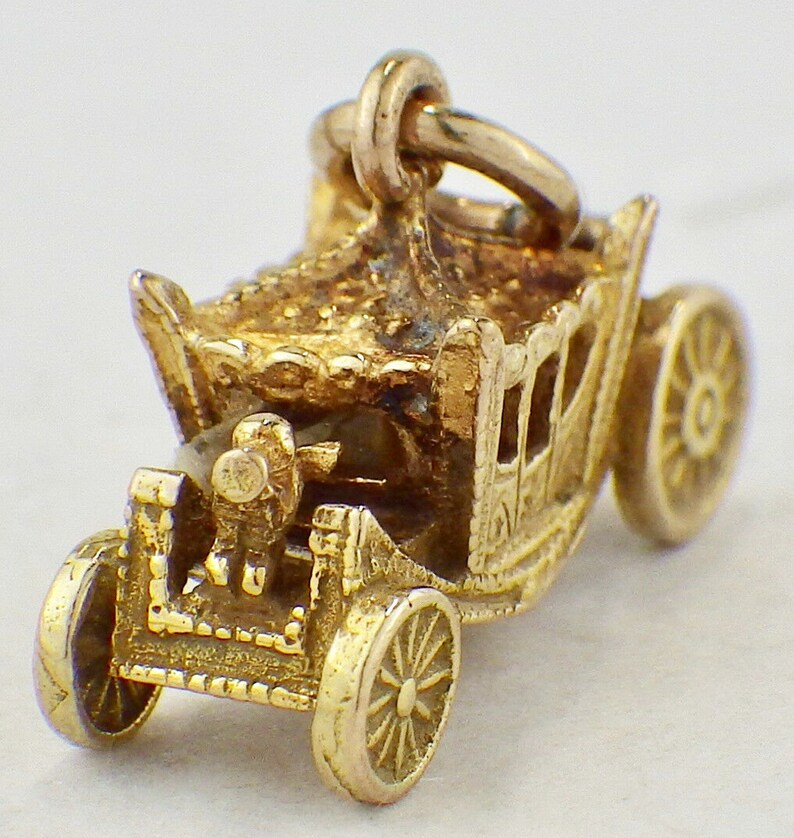 Vintage 9K Yellow Gold 3-D Princess Carriage Charm Pendant wCupids