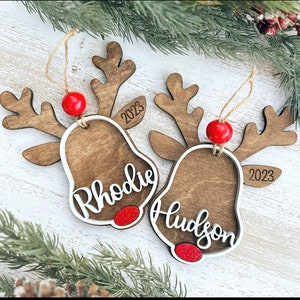 Rentier-Verzierung, personalisierte Rudolph-Verzierung, hölzerner Strumpfanhänger