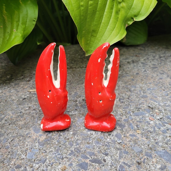 Vintage Lobster Claw Salt & Pepper Shakers//Novelty Decorations//Collector Shakers