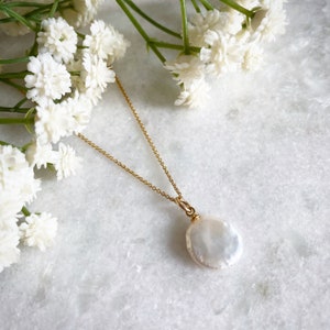 Gold Pearl Necklace, Baroque Pearl Necklace, Pearl Jewellery, White Pearl Pendant, Single Pearl Necklace, Bridesmaid Gifts, Gifts for Her
