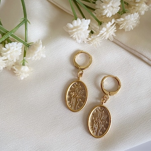 Wildblumen Huggie Hoop Ohrringe, Blumen Schmuck, Tropfen Ohrringe, baumeln Ohrringe, wunderliche Schmuck, Wahrsagerin, Geschenke für sie