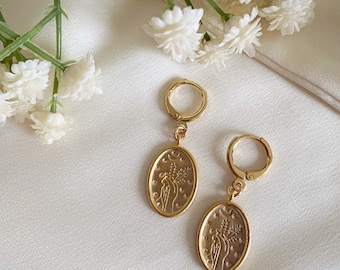 Aros de oro con flores silvestres: colgantes florales