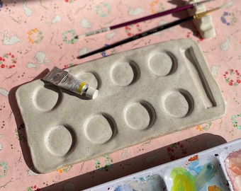 Ceramic large palette for painting with speckled glaze - ideal for gouache, watercolor, acrylic and oil painting - with small dots