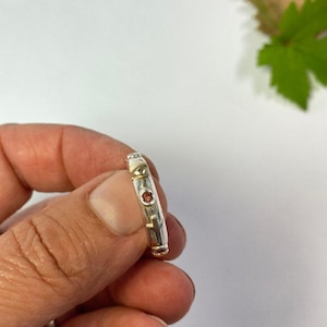 Hochwertiger religiöser Ring, christlicher Schmuck, handgefertigter Silber / Goldring, Kreuzring mit Edelsteinen, stapelbarer Ring christliches Geschenk