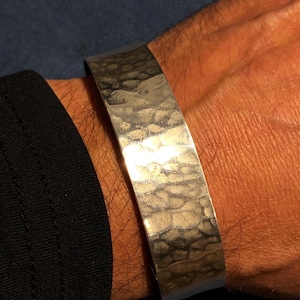 Silver bangle &quot;Round Hammer&quot; WIDE, forged bangle cuff solid 999 (bracelet)