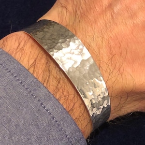 Silber Armreif &quot;Rundhammer breite Mitte&quot;,  geschmiedet Armspange, Manschette, Silver Bracelet