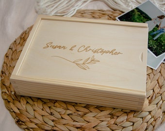 Wooden Photo Box for a maximum size of photos 15x21cm - Engraver for personalization, Pattern No.9