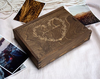 Wooden Photo Box for a maximum size of photos 15x21cm - Engraver for personalization, Pattern No.4