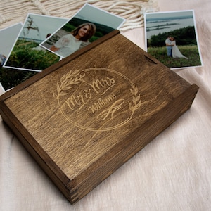 Fotobox aus Holz für eine maximale Größe von Fotos 15x21cm - Graveur zur Personalisierung, Muster Nr.1