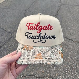 Tailgate Touchdown geborduurde voetbalpet met gewassen afwerking, voetbalseizoenpet