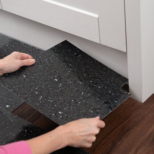 30.5cm x 30.5cm GRANITE BLACK peel and stick vinyl floor tiles Etsy