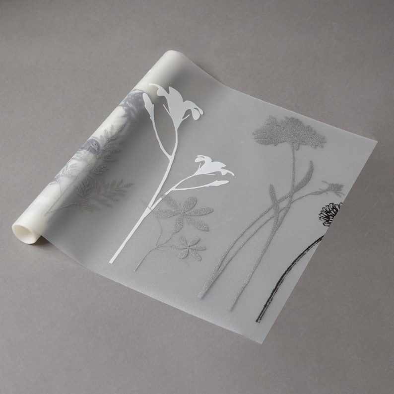 Pellicola adesiva statica premium per finestre BLOSSOM, 45 cm x 1,5 m, per la privacy. immagine 2