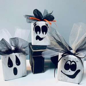 Set of 3 Small Wooden Ghosts, Halloween Tiered Tray Decor, Spooky Fall Accent