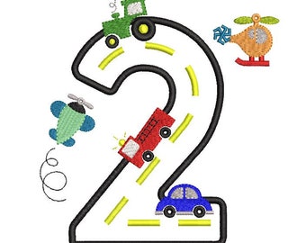 Peut inclure: Un contour noir du chiffre deux avec une route jaune qui serpente à travers lui. Un camion de pompiers rouge, une voiture bleue, un avion vert et un hélicoptère jaune roulent sur la route.
