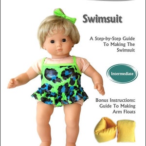 Puede incluir: Un patrón PDF para hacer un traje de baño para una muñeca de 38 cm. La muñeca lleva un traje de baño verde y azul con estampado de leopardo. El patrón incluye instrucciones para hacer flotadores para los brazos.