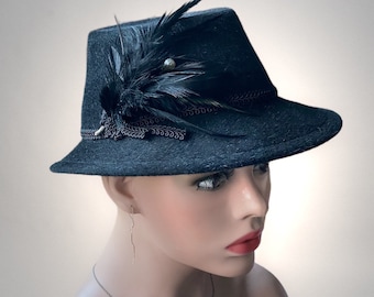 Piccolo cappello vintage con corona asimmetrica | Fatto a mano | Mini cappello / Cappello inclinato | Può essere indossato sopra un'acconciatura | Realizzato su misura