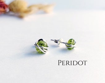 Peridot Stud Oorbellen Sterling Zilver 14k Gold Filled Oorbellen Peridot Wire Wrapped Oorbellen Augustus Handgemaakte Geboortesteen Sieraden Cadeau