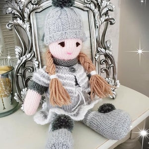 Willow, A cute little knitted dolly pattern