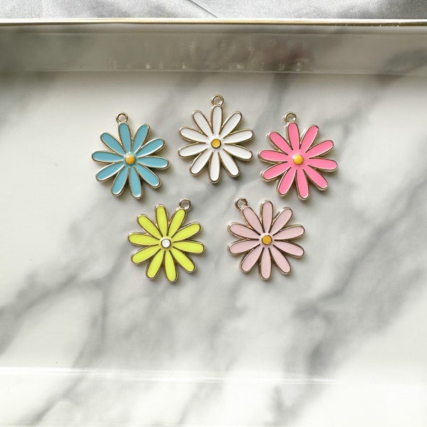 yellow daisy jewelry charms for earrings, pink daisy charms for necklaces for kids, white daisy flower charms for charm bracelets, blue