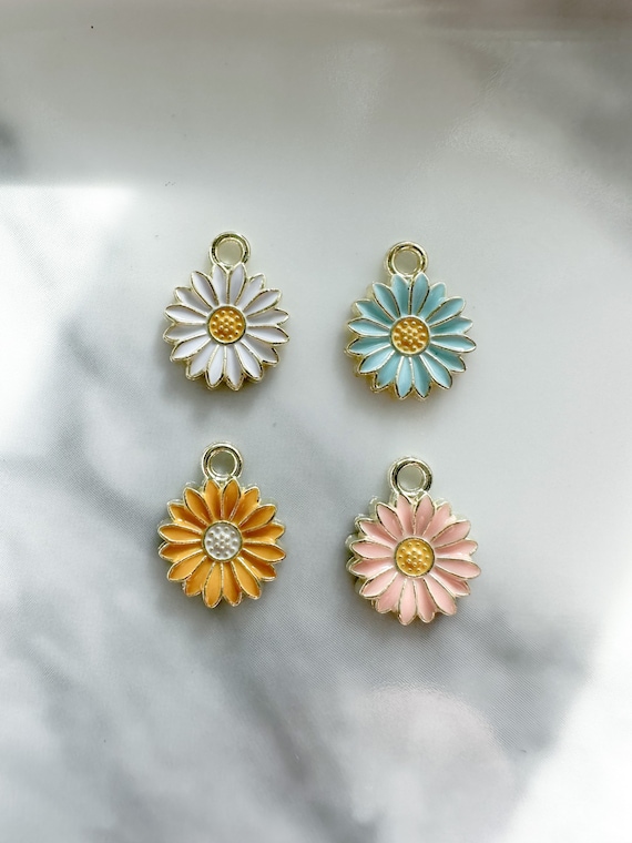 White Daisy Charms for Necklaces for Girls, Chrysanthemum Charms Gold, Flower Charms for Jewelry Making, Cute Charms for Zipper Pulls, Best