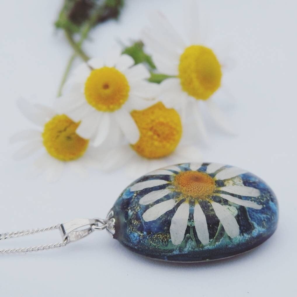 Personalized Daisy Necklace , Necklace with Your Name Dainty Chamomile Flower, Kids Jewelry for Girls, Gift for Woman, Gift for Mother