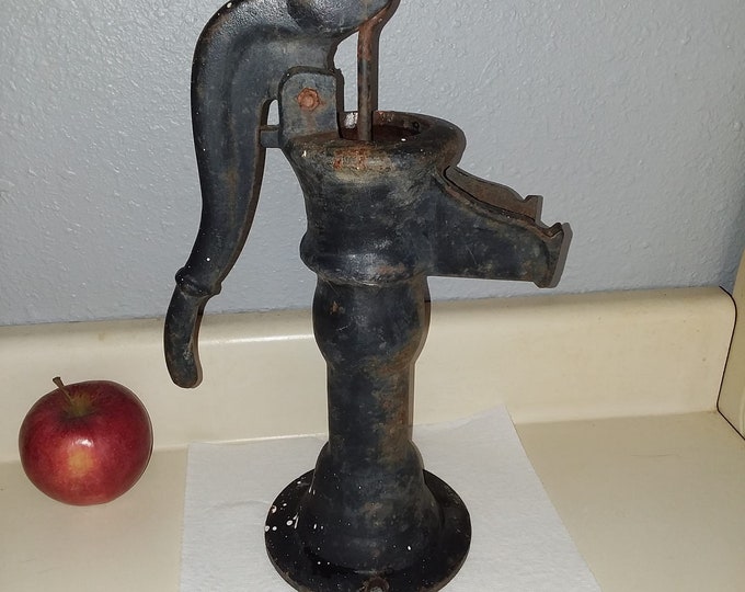 Old Cast Iron Well Pump Antique Well Pump Hand Pump Well Etsy