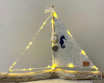 Velero de madera flotante con vela de caballito de mar y luces, decoración costera, casa de playa, centro de mesa de boda