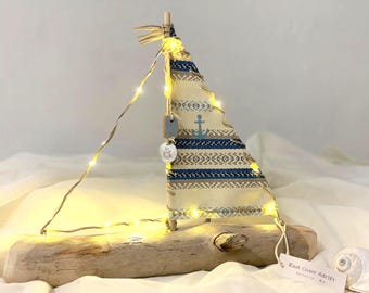 Velero de madera flotante con ancla: Decoración costera con luz USB