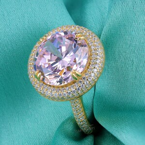 Anello con alone rosa a forma di brillante rotondo/Oro giallo 14 carati/Anello da cocktail con doppio alone di diamanti/Anelli di fidanzamento con moissanite/Regalo di lusso per lei