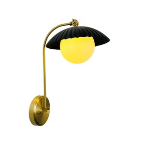 Mid Century Modern Wandleuchte, Swing Arm Opal Globe Light, anpassbare Messing Leuchte