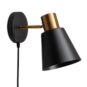 Applique a cono personalizzabile con spina, ideale per l'illuminazione scandinava da comodino.