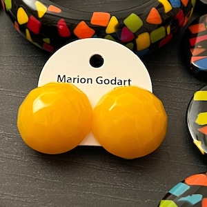 MARION GODART Paris Puces D&#39;Oreilles Rondes Facettes Slightly Translucent Yellow Resin Clip-on Earrings French Design Costume Jewelry