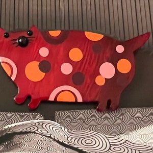 Marie-Christine PAVONE Broche Chat Décor Pois Camïeu Rose Handmade Red Galalith Multicolor Dotted Cat Brooch French Designer Jewelry