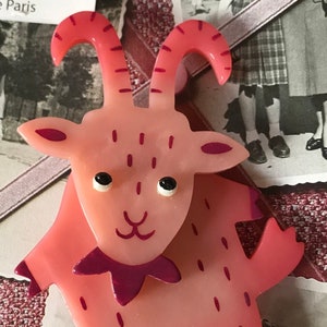 Marie-Christine PAVONE Broche Biquette Rose Handmade Marbled Pink Billy Goat Brooch French Designer Costume Jewelry
