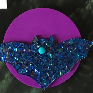 Marie-Christine PAVONE Broche Vampire Lune Bleu Brillant Fuchsine Handmade Purple and Blue Galalith Bat Brooch French Designer Jewelry