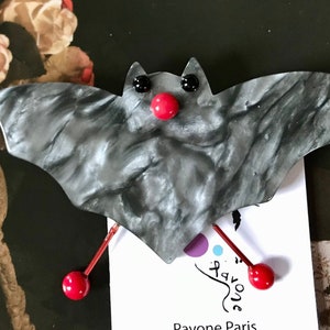 Marie-Christine PAVONE Broche Vampire Gris Marbre  Handmade Marbled Gray Galalith Bat Brooch French Designer Jewelry