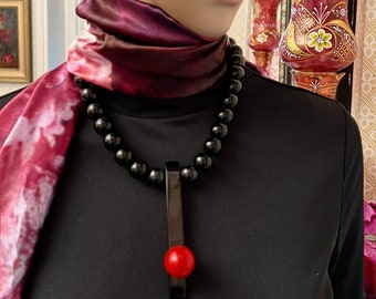 MARION GODART Paris Collier Style Moderniste Art Déco Noire Et Rouge Black and Red Beaded Modernist Style Necklace French Costume Jewelry